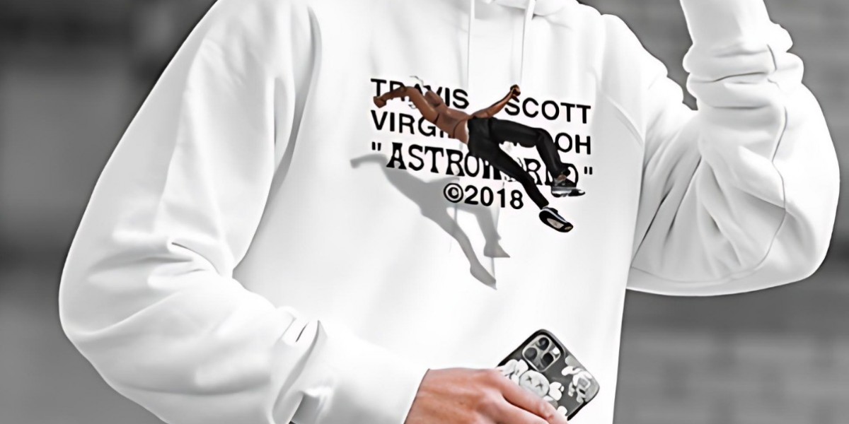 Do Travis Scott outfits work for everyday streetwear looks?