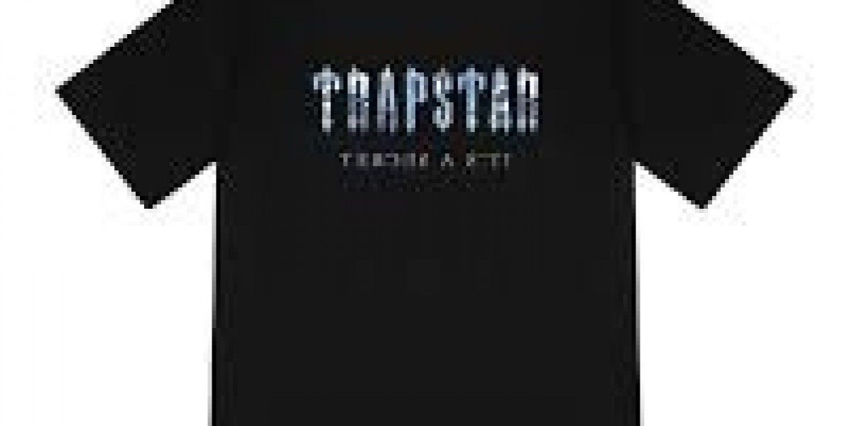 Trapstar T Shirt – Sleek Sportswear with Urban Vibes