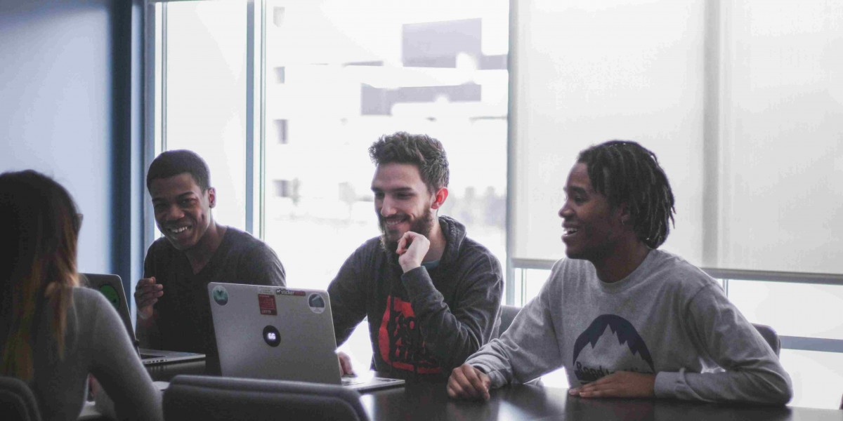 How can students improve their participation in online class discussions?