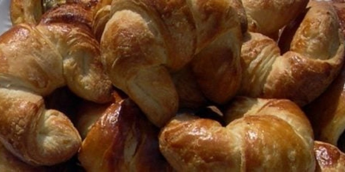 Quirky Facts: Airline Food, ATMs & Weekend Gaming